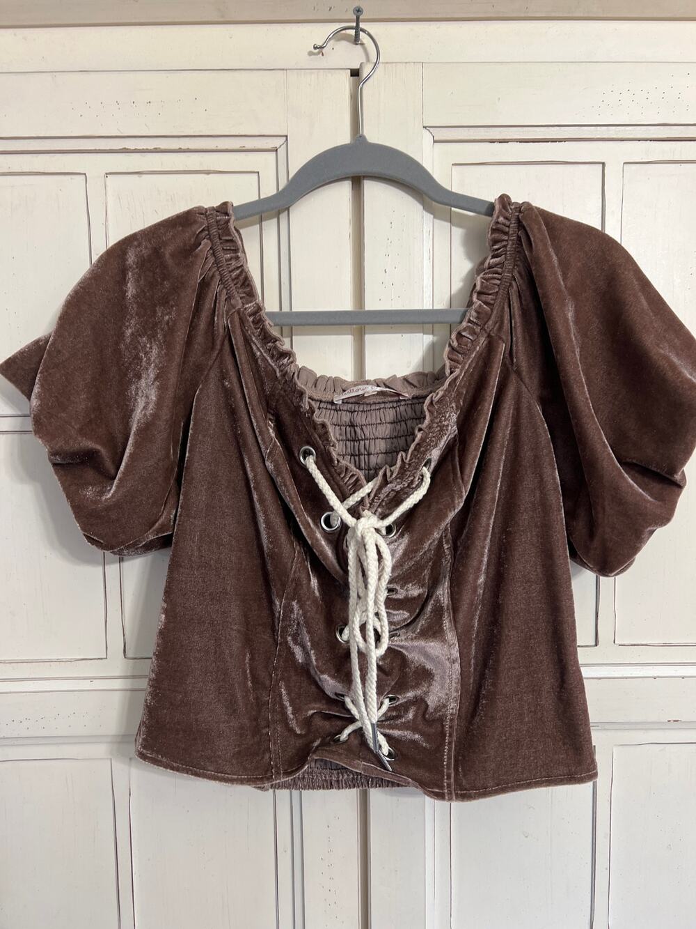 Willow & Root size small velour cropped shirt laces up front